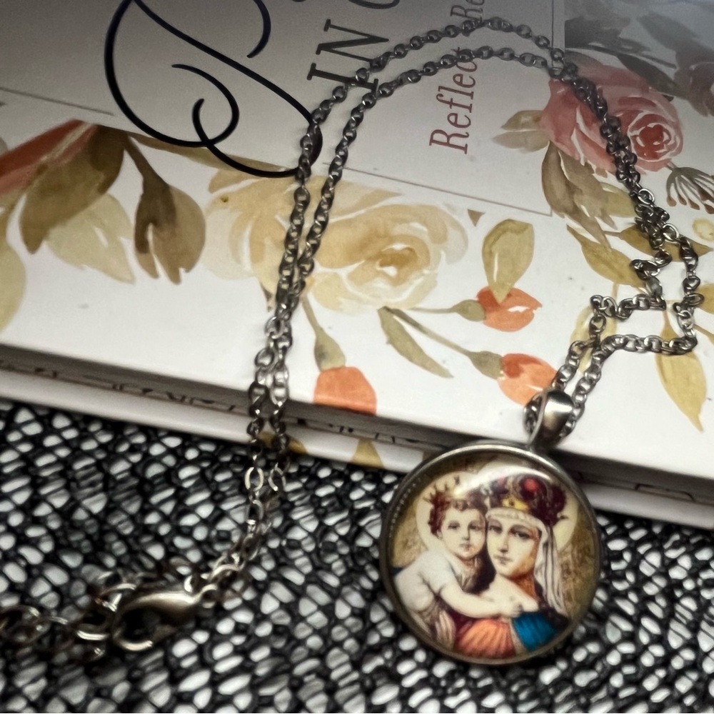 Unique Vintage Style Silver Pendant Necklace
